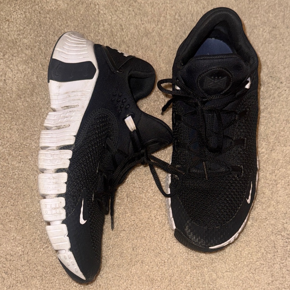 Nike Men's Black and White Athletic Shoes